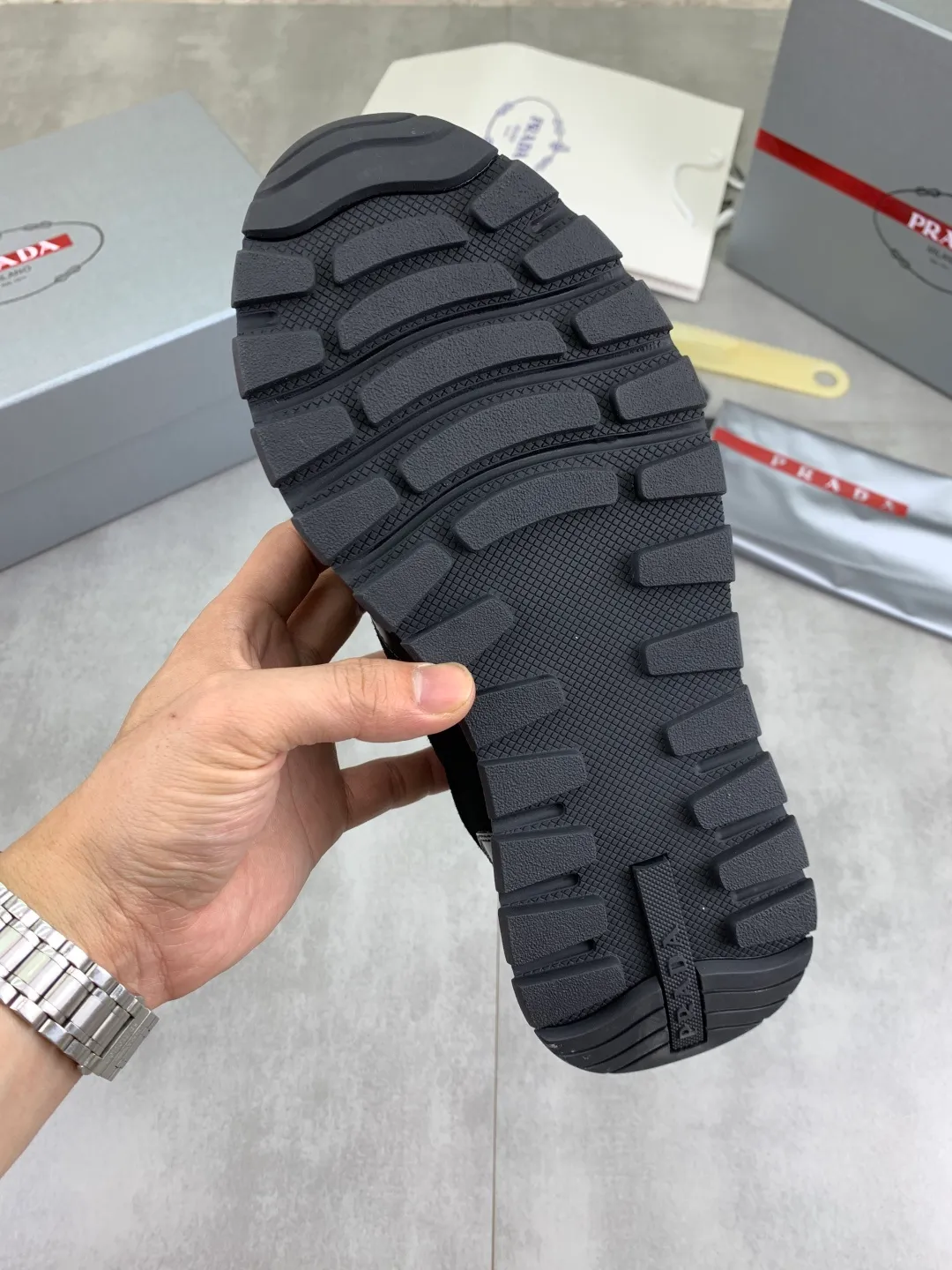 Men's men's shoes💰P580💰【New model】Top quality, new popular models on the official website, which will never go out of style for a century,🆘 The trendy brand (Prada) mainly promotes popular models, avant-garde and versatile fashionable men's shoes, private version molding, cowhide surface splicing 1:1 oil edge processing... fashionable and simple, original imported cowhide interior cowhide feet; the atmosphere and personality are more fashionable, eye-catching and pursuing class. It will subvert old ideas and be a must-have for fashionistas who want to spend time with you! Must keep it! High-end comfort, high-end quality workmanship. Size: 38-44 Various colors available. full package